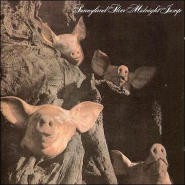 A group of pigs with ears

Description automatically generated