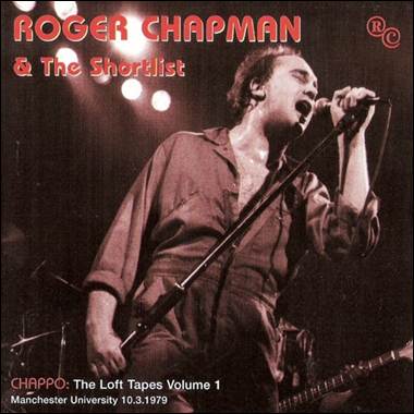 A person singing into a microphone

Description automatically generated