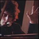 A person with curly hair and a microphone

Description automatically generated