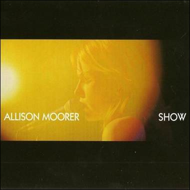 A person singing into a microphone

Description automatically generated