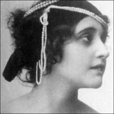 A person with a pearl headband

Description automatically generated