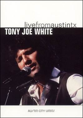 A person singing into a microphone

Description automatically generated