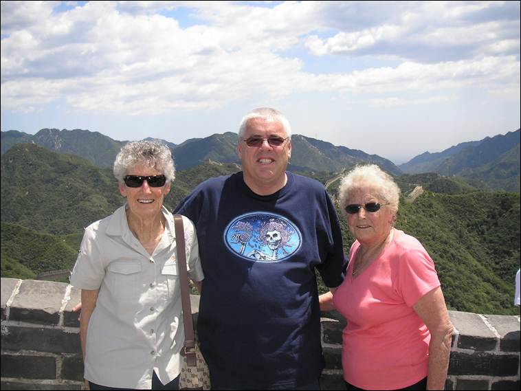 A group of people posing for a picture

AI-generated content may be incorrect.