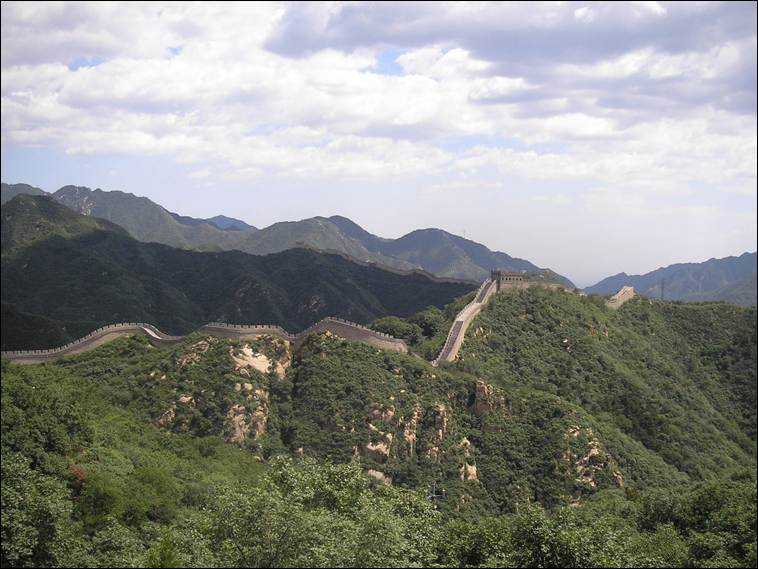 A long shot of a great wall

AI-generated content may be incorrect.